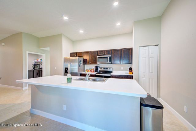 318 Silver Frost Street SE, Palm Bay, FL 32909