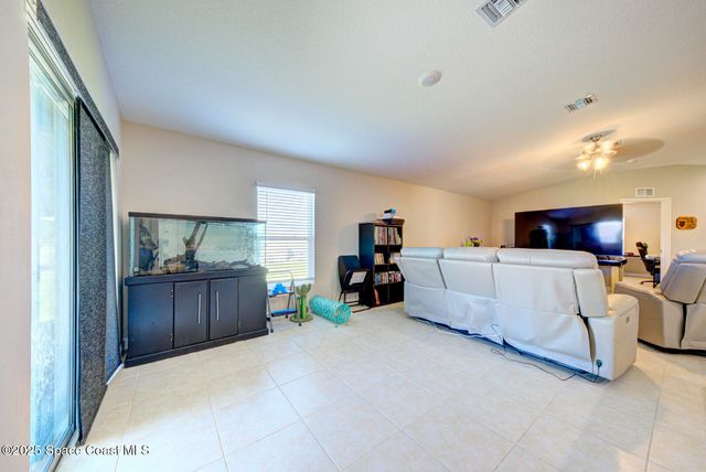 318 Silver Frost Street SE, Palm Bay, FL 32909