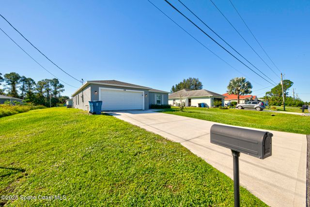 318 Silver Frost Street SE, Palm Bay, FL 32909
