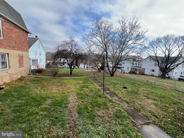 405 N FRONT ST, Minersville, PA 17954