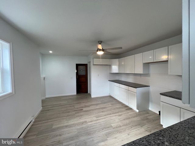 405 N FRONT ST, Minersville, PA 17954