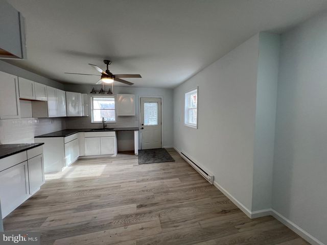 405 N FRONT ST, Minersville, PA 17954