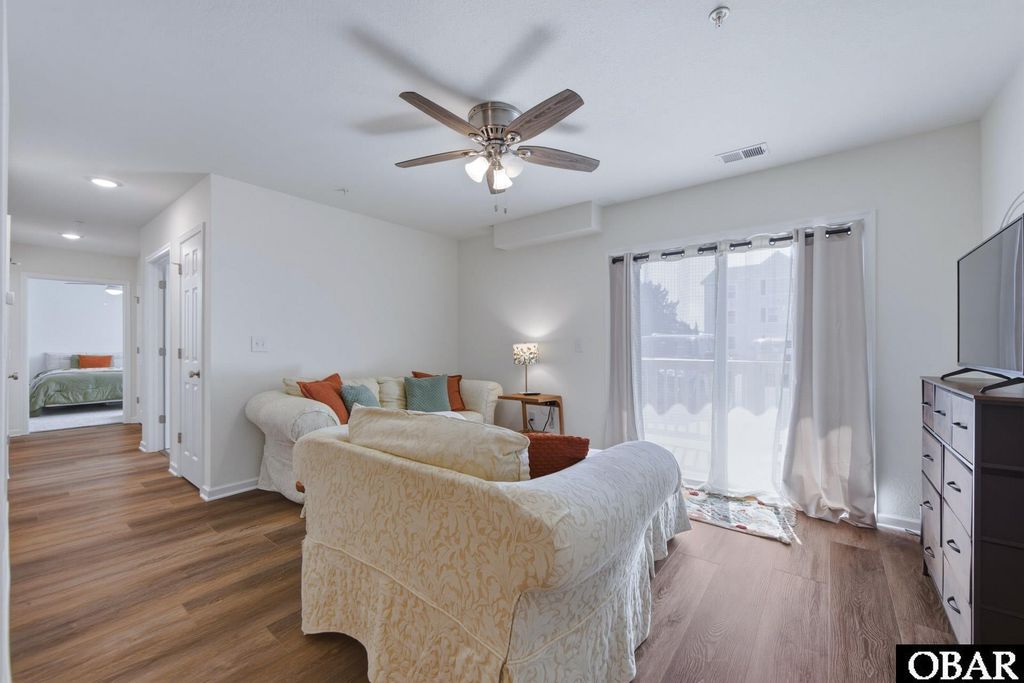 Image 6 of property listing at 816 Caroline Ct # D, Corolla, NC 27927