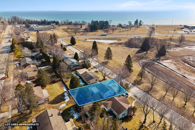 316 E Park View LANE, Manitowoc, WI 54220