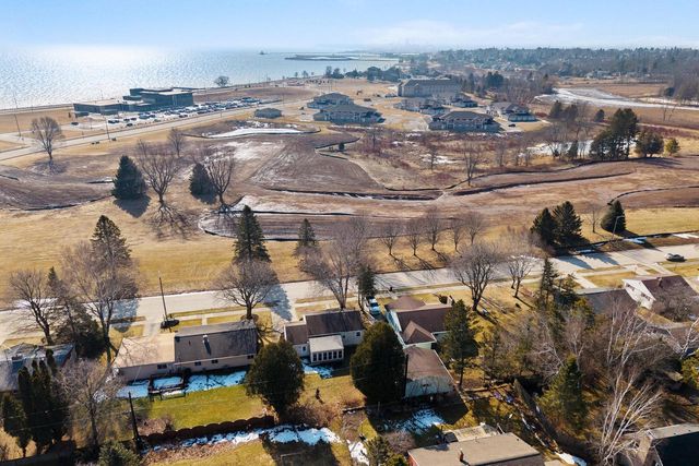 316 E Park View LANE, Manitowoc, WI 54220