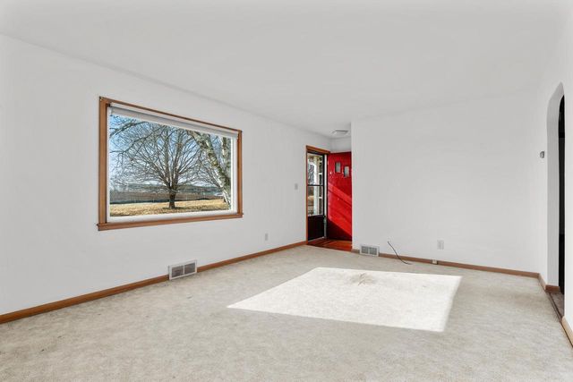 316 E Park View LANE, Manitowoc, WI 54220