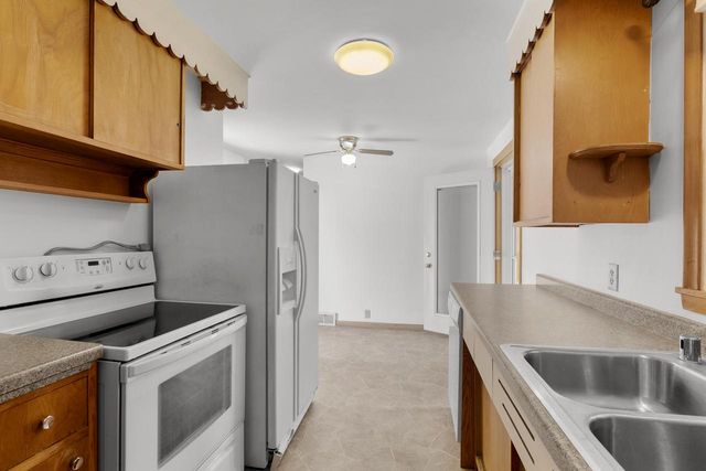 316 E Park View LANE, Manitowoc, WI 54220