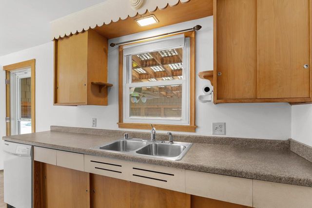 316 E Park View LANE, Manitowoc, WI 54220