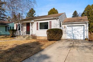 316 E Park View LANE, Manitowoc, WI 54220