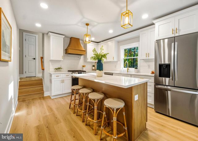 15 BRONWOOD DR, Voorhees, NJ 08043