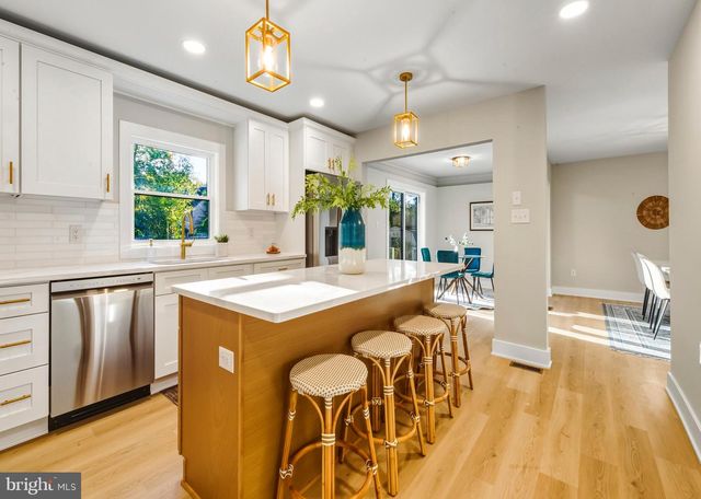 15 BRONWOOD DR, Voorhees, NJ 08043