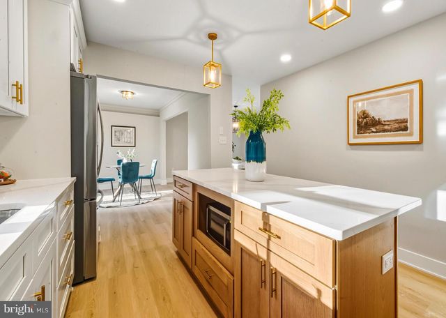 15 BRONWOOD DR, Voorhees, NJ 08043