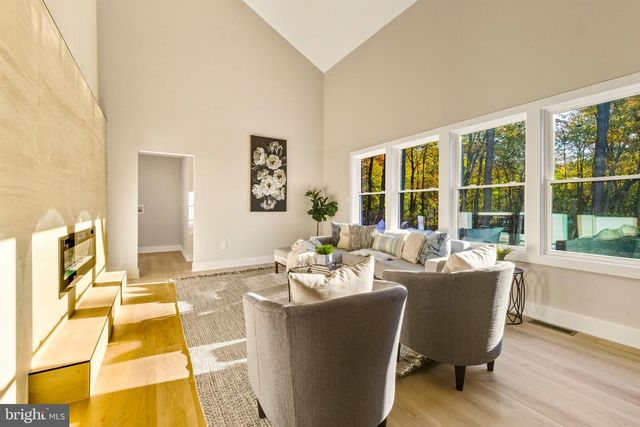 15 BRONWOOD DR, Voorhees, NJ 08043