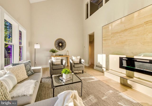 15 BRONWOOD DR, Voorhees, NJ 08043