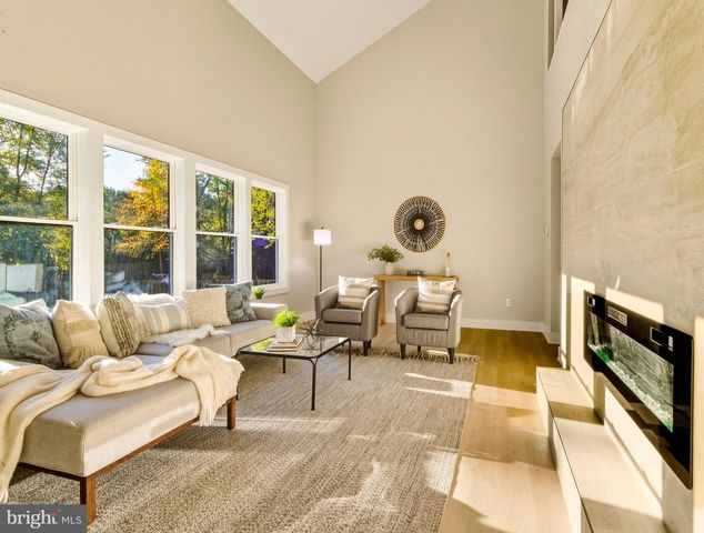 15 BRONWOOD DR, Voorhees, NJ 08043