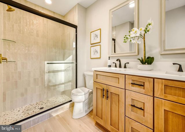 15 BRONWOOD DR, Voorhees, NJ 08043