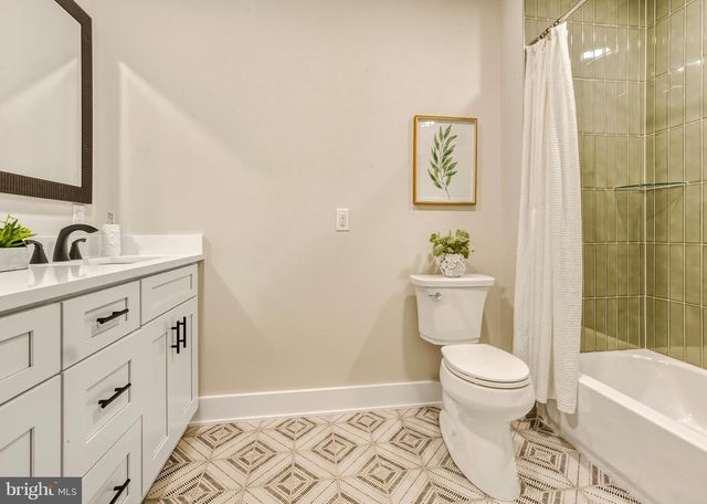 15 BRONWOOD DR, Voorhees, NJ 08043