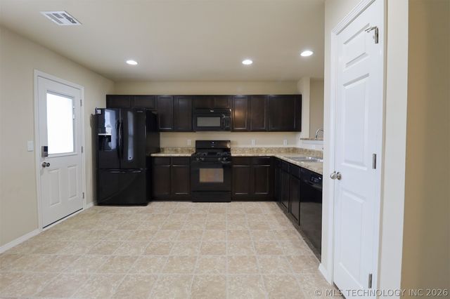 2705 W Decatur Street, Broken Arrow, OK 74011