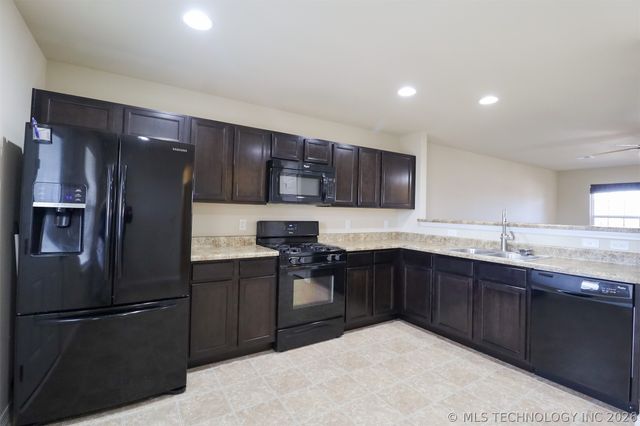 2705 W Decatur Street, Broken Arrow, OK 74011