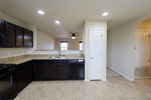 2705 W Decatur Street, Broken Arrow, OK 74011