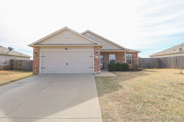 2705 W Decatur Street, Broken Arrow, OK 74011