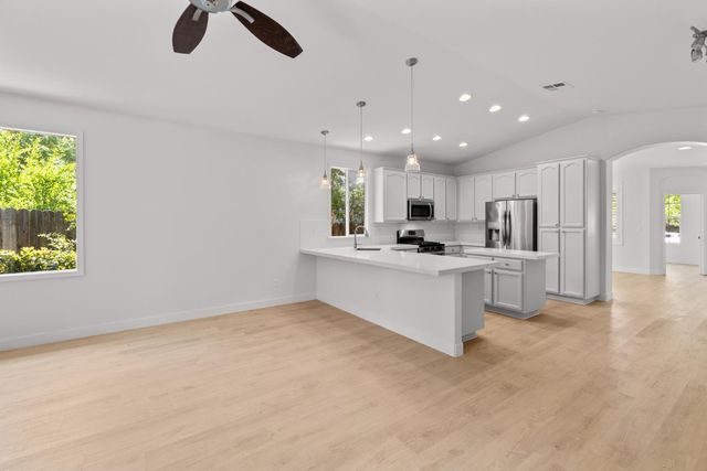 2921 Fox Hill Dr, Rocklin, CA 95765