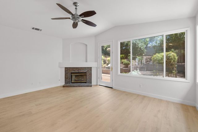2921 Fox Hill Dr, Rocklin, CA 95765