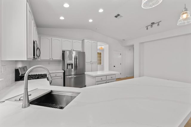 2921 Fox Hill Dr, Rocklin, CA 95765