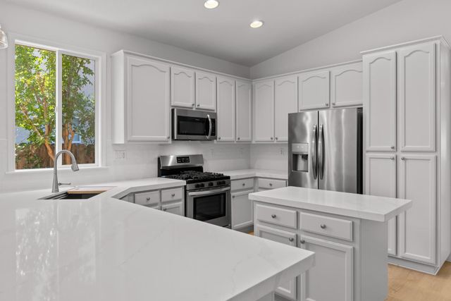 2921 Fox Hill Dr, Rocklin, CA 95765