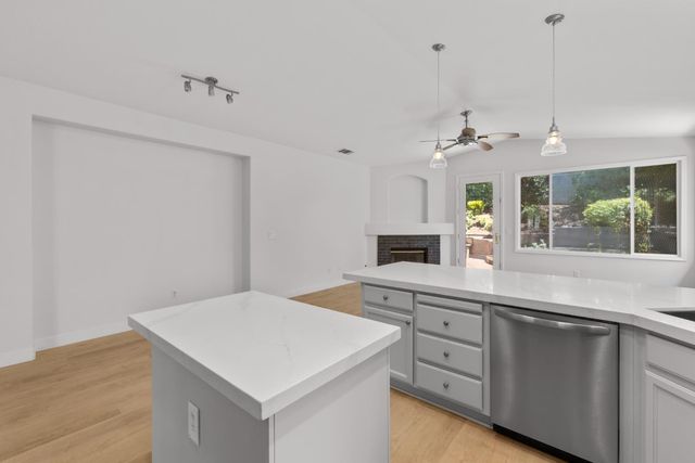 2921 Fox Hill Dr, Rocklin, CA 95765