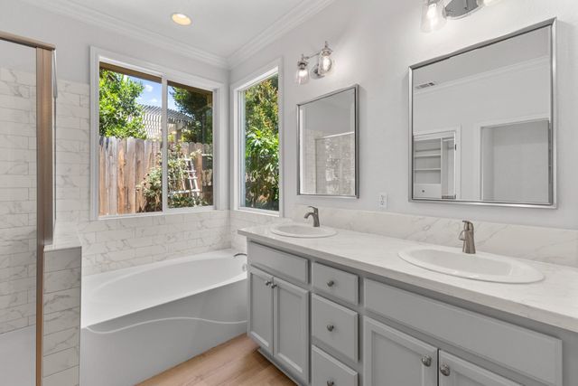 2921 Fox Hill Dr, Rocklin, CA 95765