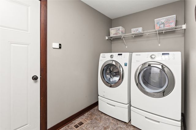 1525 S Warrior Lane, Waukee, IA 50263