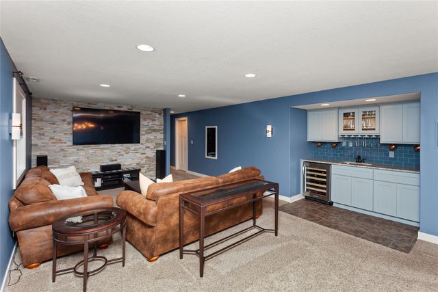 1525 S Warrior Lane, Waukee, IA 50263