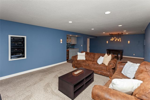 1525 S Warrior Lane, Waukee, IA 50263