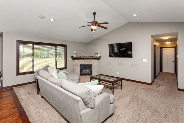 1525 S Warrior Lane, Waukee, IA 50263