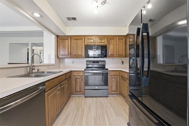 13721 W 58th Terrace 1, Shawnee, KS 66216