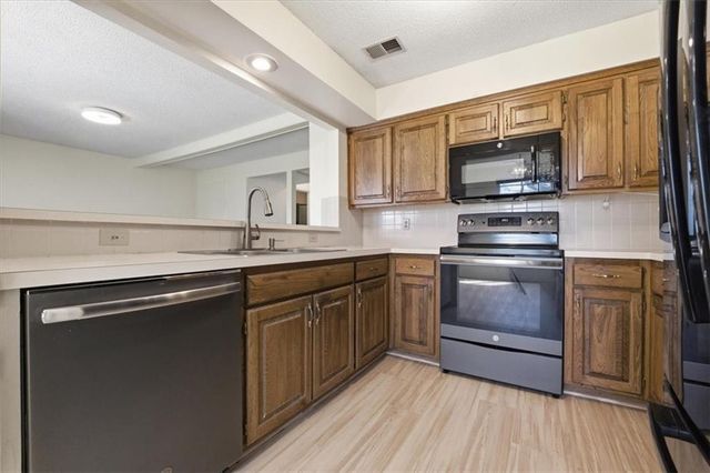 13721 W 58th Terrace 1, Shawnee, KS 66216