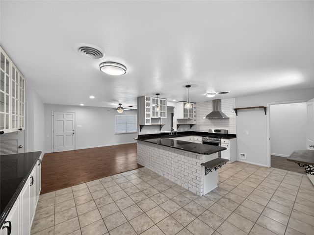 617 Dunaway Lane, Azle, TX 76020
