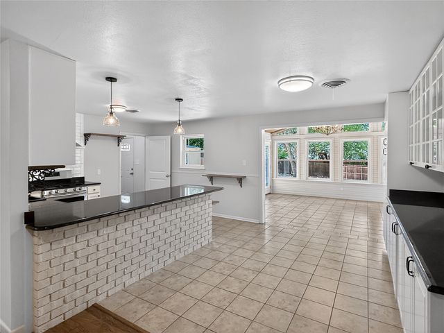 617 Dunaway Lane, Azle, TX 76020
