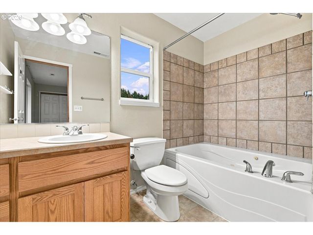 919 Nw 11TH Ave, Battle Ground, WA 98604
