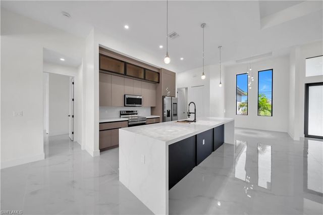 3221 SW 3rd TER, Cape Coral, FL 33991