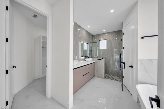 3221 SW 3rd TER, Cape Coral, FL 33991