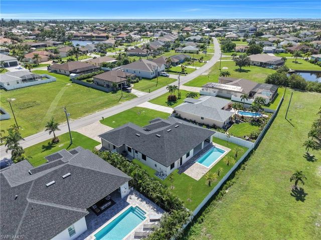 3221 SW 3rd TER, Cape Coral, FL 33991