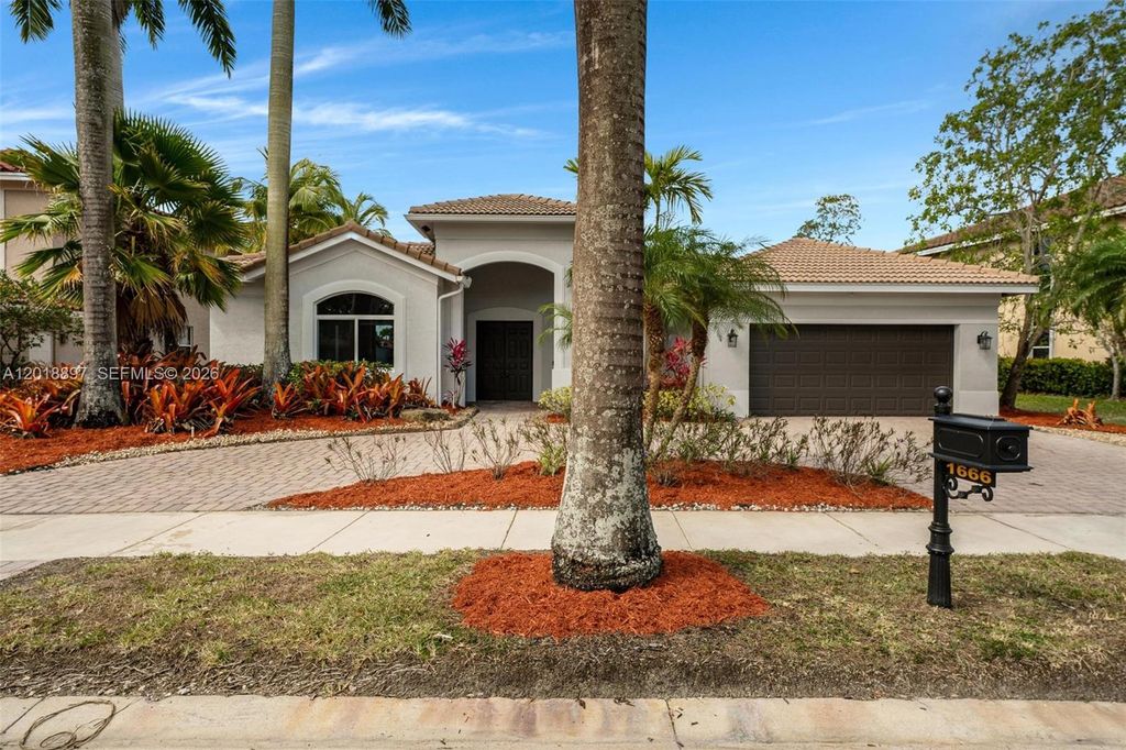 1666 Victoria Pointe Circle, Weston, FL 33327