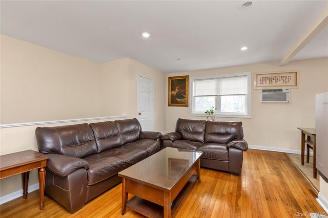 22455 Kingsbury Avenue B, Oakland Gardens, NY 11364