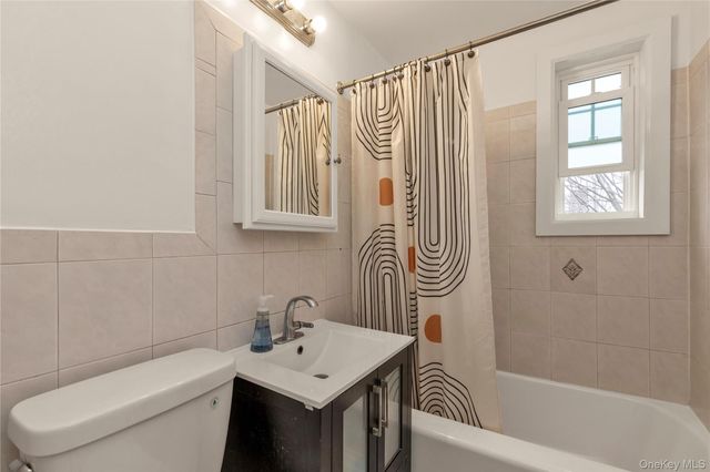 22455 Kingsbury Avenue B, Oakland Gardens, NY 11364