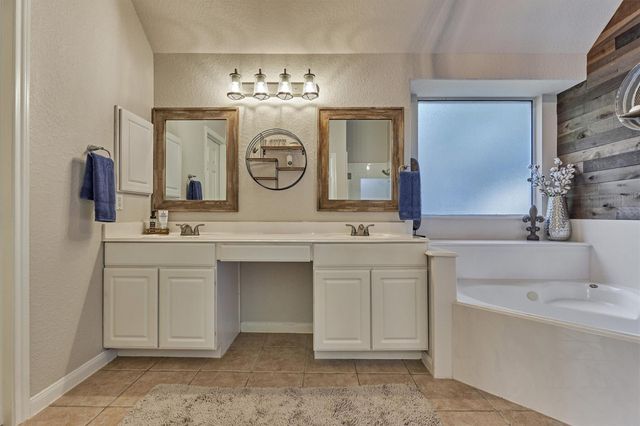 3126 Hemingway Drive, Montgomery, TX 77356
