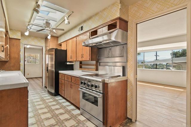 230 Mountain View Rd, El Cajon, CA 92021
