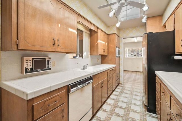 230 Mountain View Rd, El Cajon, CA 92021