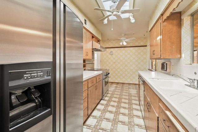 230 Mountain View Rd, El Cajon, CA 92021